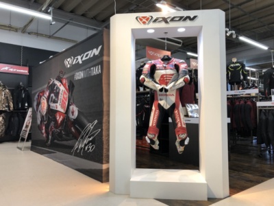 中上選手が実際にMotoGPで使用したレーシングスーツがライコランド小牧インター店に展示中！