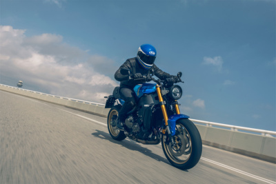 ヤマハのスポーツヘリテージモデルXSR900の2022年モデルが6月30日発売。スタイル一新や排気量アップなど全面的に改良が加わる