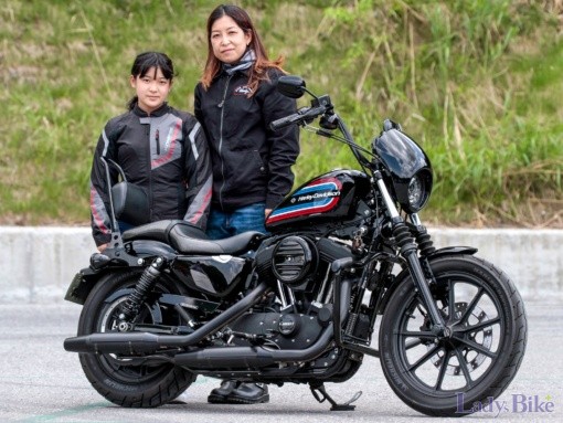 さおり with HARLEY-DAVIDSON SPORTSTER IRON1200