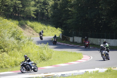 憧れの大型バイクをサーキットのコース内で試乗！レッドバロン主催の那須MSLステップアップ試乗会が7月23日、24日開催！