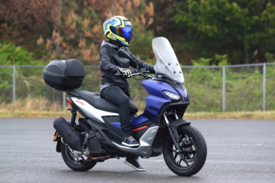 155cm小柄ライダーの『少しは参考になるかも？』足つき＆プチインプレ“Aprilia SR GT200”