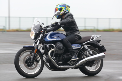 155cm小柄ライダーの『少しは参考になるかも？』足つき＆プチインプレ“MOTO GUZZI V7 Special”