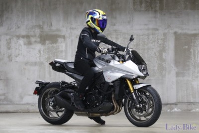 155cm小柄ライダーの『少しは参考になるかも？』足つきチェック“SUZUKI KATANA”