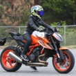 155cm小柄ライダーの足つきチェック “KTM 1290 SUPER DUKE R EVO”