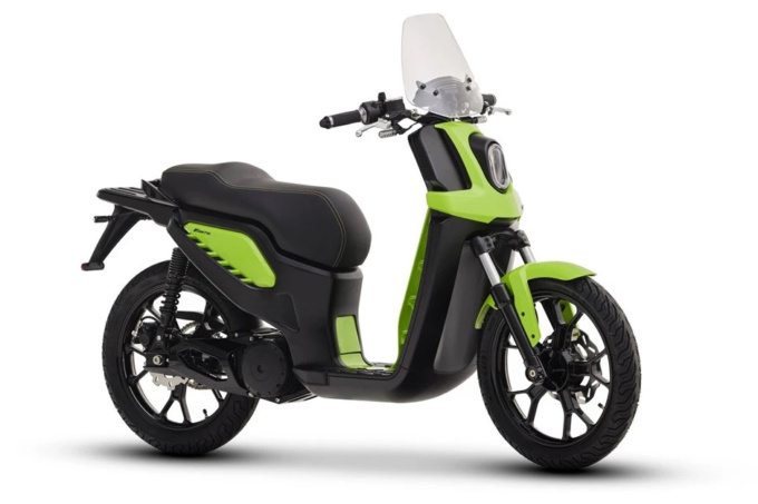 ファンティックはミラノショー(EICMA)にて新型eスクーター「Fantic Electric」を発表