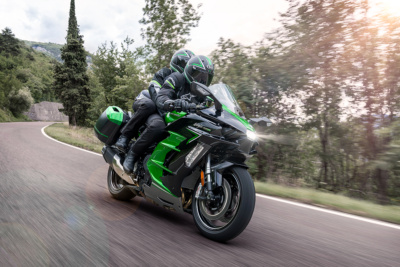 [Ninja H2 SX／SE]　新機能オートハイビーム採用の23年モデル！