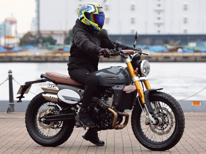 FANTIC CABALLERO SCRAMBLER500（2023年モデル）乗車姿勢