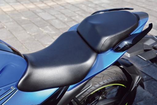 SUZUKI GIXXER（2023年モデル）シート