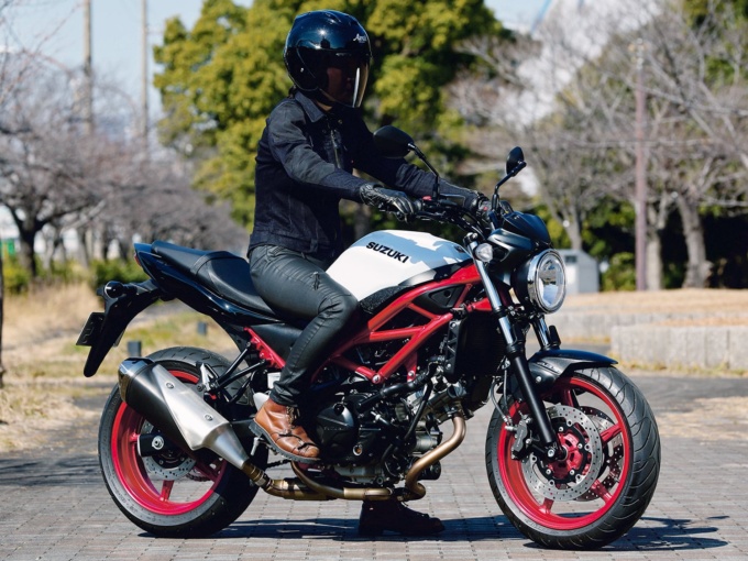 SUZUKI SV650 ABS 乗車姿勢