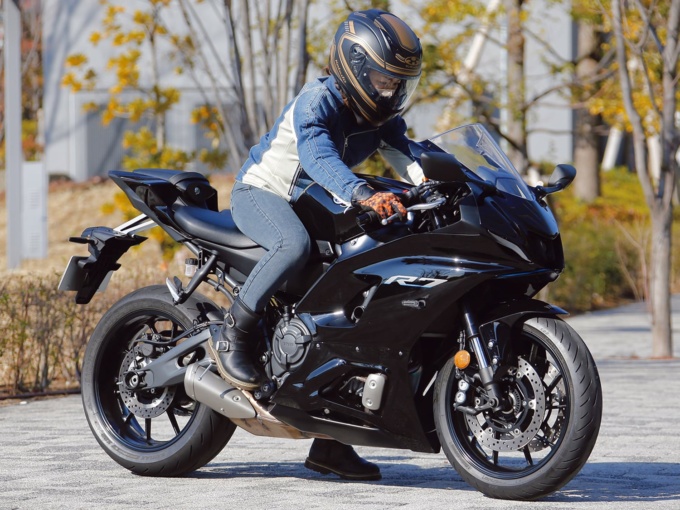 YAMAHA YZF-R7（2023年モデル）乗車姿勢